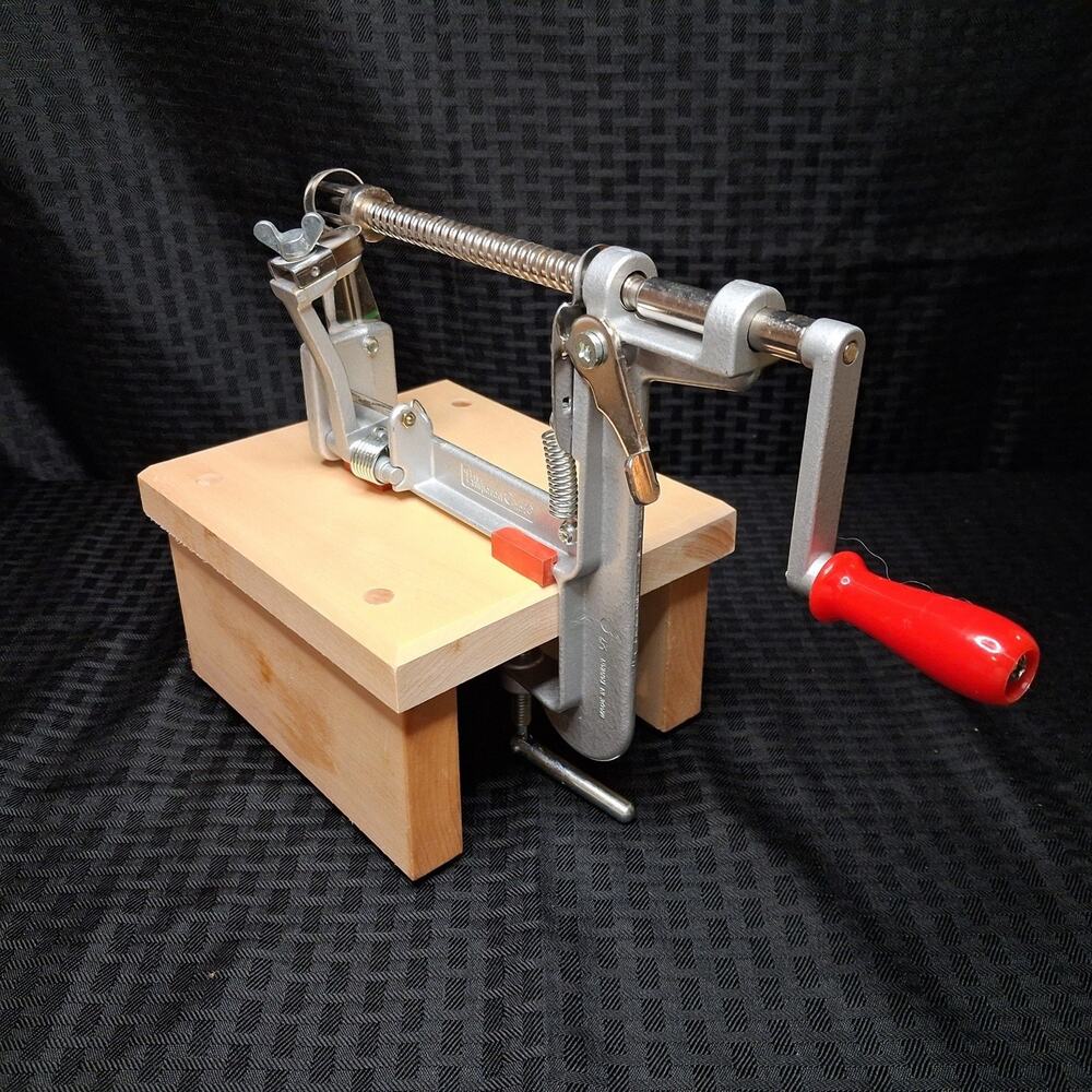 Pampered Chef Apple Peeler Corer Slicer & Stand # 2430 and 2435